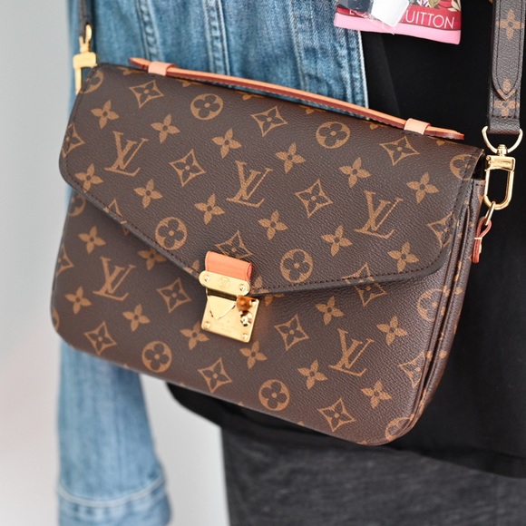 Authentic Louis Vuitton Pochette Metis Monogram Canvas - Picture 2 of 16